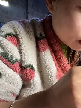 Snapshot of Laura8910 chatting on March 18, 3:20 am Laura8910 online show from March 18, 3:20 am