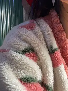 Snapshot of Laura8910 chatting on March 19, 5:08 am Laura8910 online show from March 19, 5:08 am