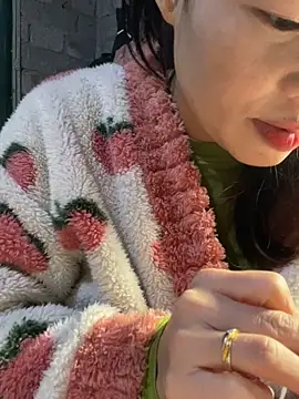 Laura8910 online show from March 19, 8:34 am