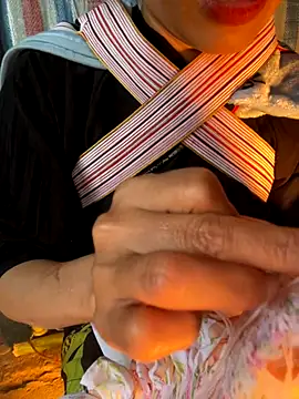 Snapshot of Laura8910 chatting on October 27, 9:57 am Laura8910 online show from October 27, 9:57 am