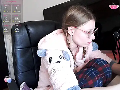 Snapshot of KimySandy chatting on March 8, 1:57 pm KimySandy online show from March 8, 1:57 pm