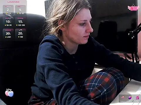 Snapshot of KimySandy chatting on March 9, 5:17 pm KimySandy online show from March 9, 5:17 pm