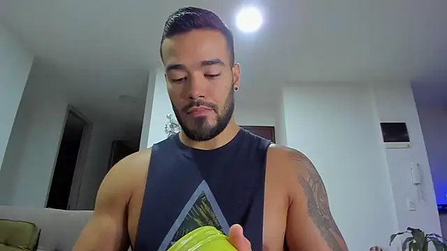 Snapshot of Alexander_Martines chatting on December 6, 11:57 pm Alexander Martines online show from December 6, 11:57 pm