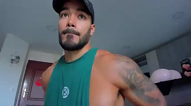 Snapshot of Alexander_Martines chatting on January 6, 10:05 pm Alexander Martines online show from January 6, 10:05 pm
