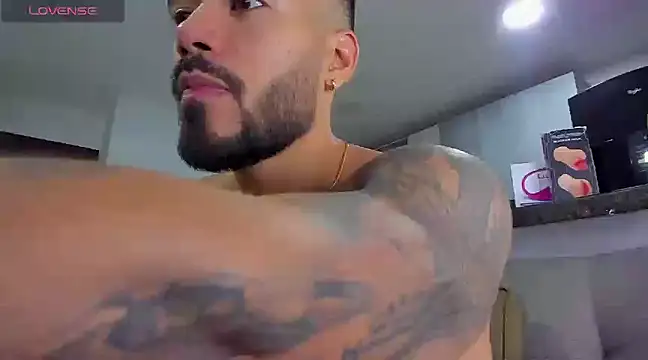 Snapshot of Alexander_Martines chatting on January 19, 3:39 am Alexander Martines online show from January 19, 3:39 am