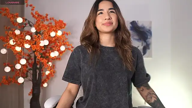 VictoriaHiill online show from November 7, 5:24 pm