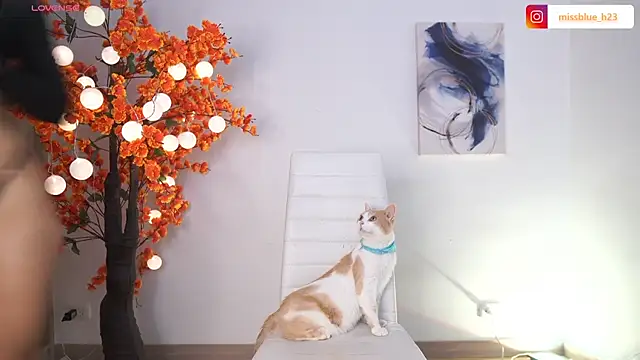 VictoriaHiill online show from January 9, 5:15 pm