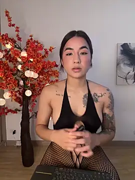 VictoriaHiill online show from February 10, 2:10 pm