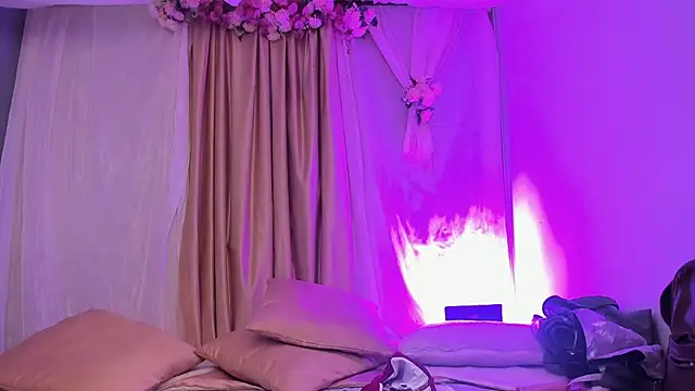 salomee star  online show from November 6, 6:42 pm