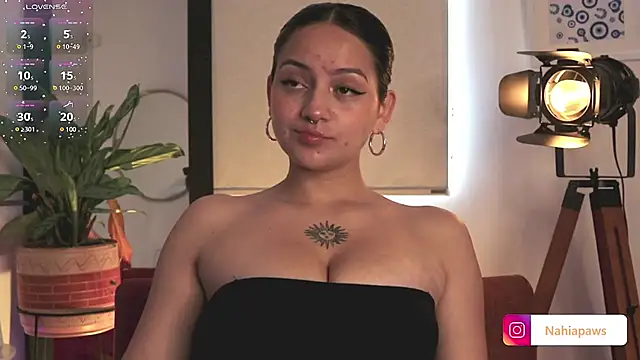 nahiapaws online show from February 28, 3:59 pm