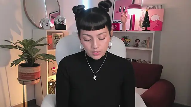 nahiapaws online show from January 8, 5:59 pm