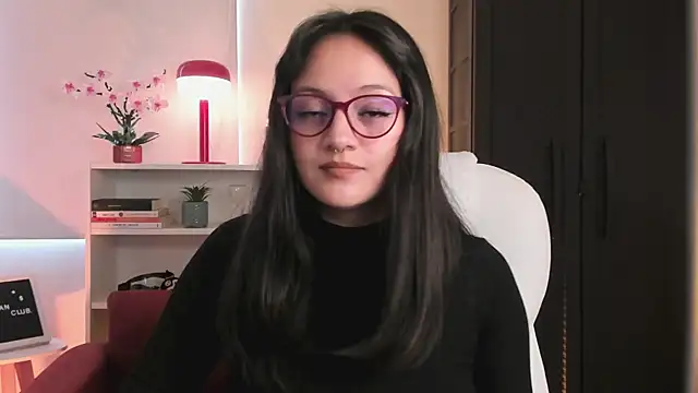 nahiapaws online show from April 16, 6:30 pm