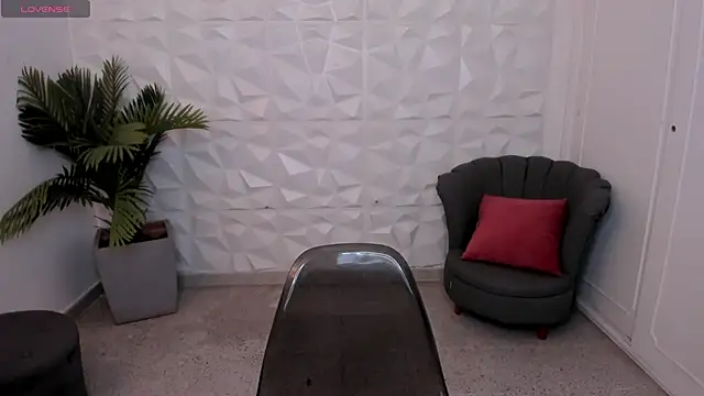 SaraaMills online show from January 13, 7:31 pm