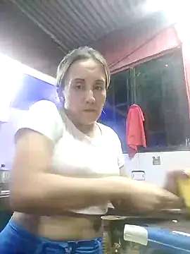Snapshot of Isabel23zr chatting on January 1, 12:53 am Isabel23zr online show from January 1, 12:53 am