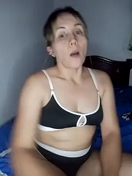 Snapshot of Isabel23zr chatting on January 18, 4:37 am Isabel23zr online show from January 18, 4:37 am