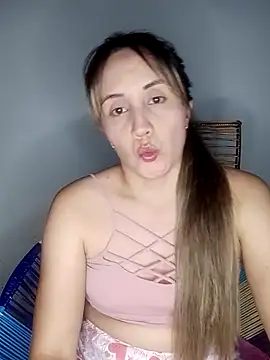 Snapshot of Isabel23zr chatting on March 8, 3:28 am Isabel23zr online show from March 8, 3:28 am