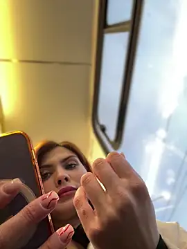 Snapshot of Accole chatting on December 8, 6:33 am Accole online show from December 8, 6:33 am