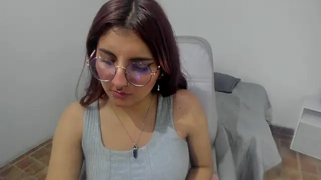 Snapshot of Alliccee chatting on December 7, 11:29 am Alliccee online show from December 7, 11:29 am