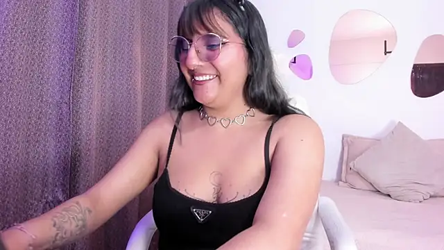 Snapshot of Alliccee chatting on November 24, 8:30 pm Alliccee online show from November 24, 8:30 pm