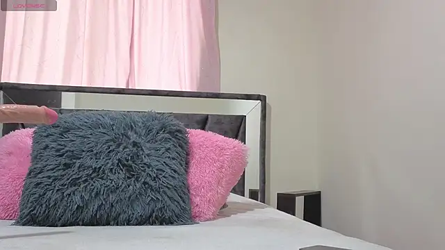 Hotsamantamature online show from November 7, 8:53 pm