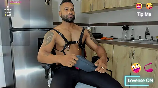 Snapshot of MattRodriguez9 chatting on January 14, 10:32 am MattRodriguez9 online show from January 14, 10:32 am