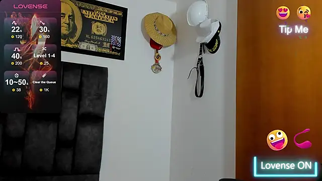 Snapshot of MattRodriguez9 chatting on April 16, 8:59 am MattRodriguez9 online show from April 16, 8:59 am