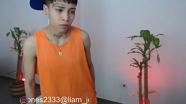 Jonesliam23 online show from December 13, 7:21 pm