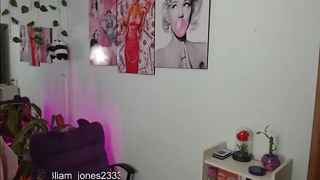 Jonesliam23 online show from March 17, 7:26 pm