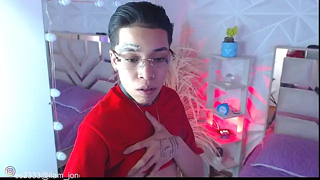 Jonesliam23 online show from September 24, 7:17 pm