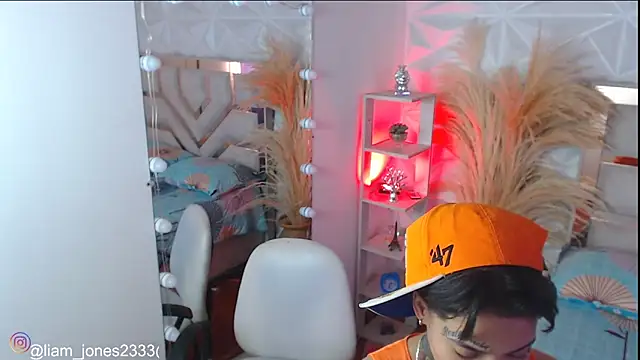 Jonesliam23 online show from October 30, 7:03 pm