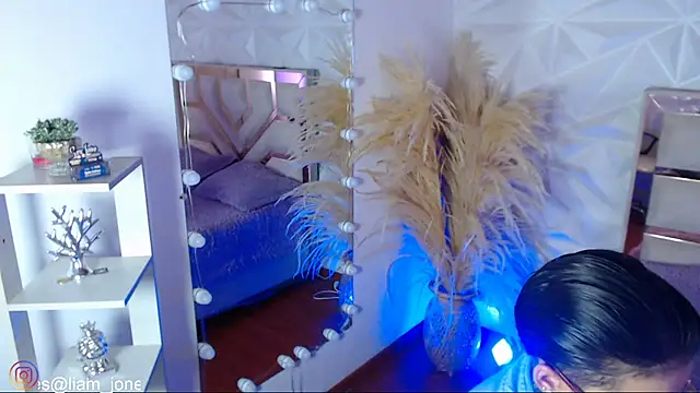 Jonesliam23 online show from February 17, 7:09 pm