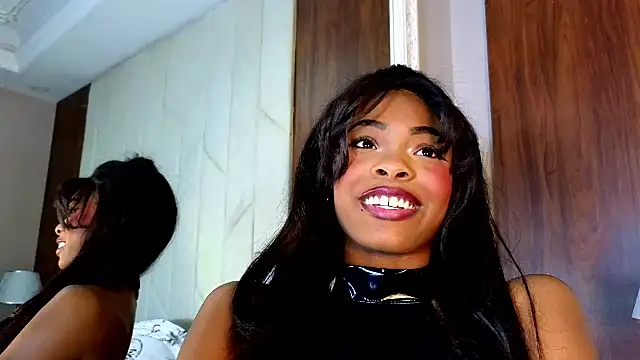 adaraSmiith online show from December 3, 6:06 pm