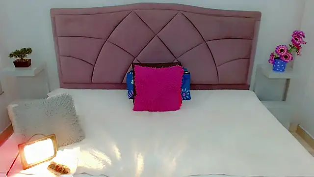 laura sweett120 online show from February 12, 4:01 am