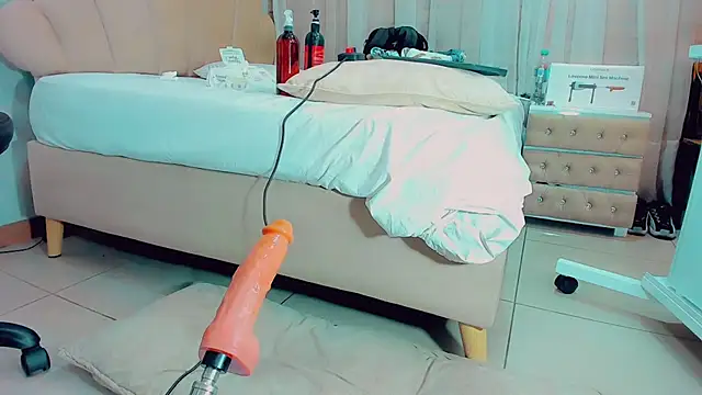 EmilyySaenz online show from January 30, 7:37 pm