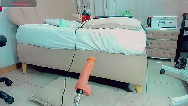 EmilyySaenz online show from March 6, 4:38 pm