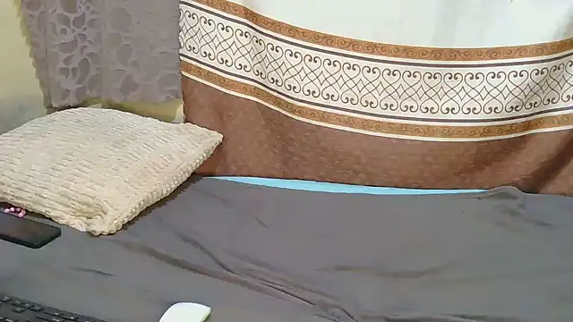 Snapshot of slim_girl02 chatting on July 9, 8:24 pm slim girl02 online show from July 9, 8:24 pm