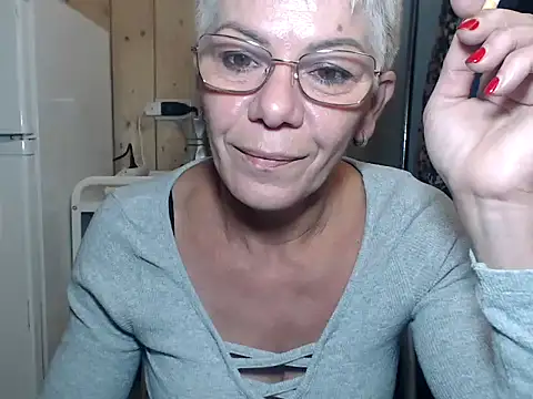 Snapshot of jona33 chatting on September 26, 4:22 pm jona33 online show from September 26, 4:22 pm