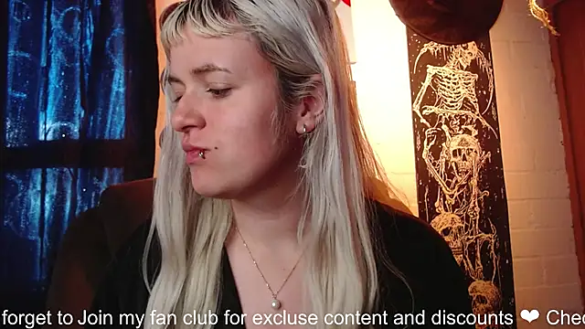 NEXT DOOR GIRL  online show from January 26, 12:22 pm