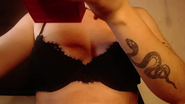 NEXT DOOR GIRL  online show from March 8, 12:44 am