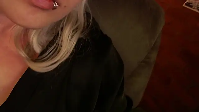 NEXT DOOR GIRL  online show from March 23, 5:10 am