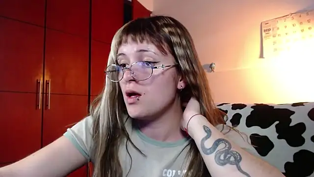 NEXT DOOR GIRL  online show from September 26, 9:52 pm