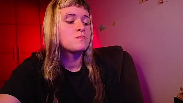 NEXT DOOR GIRL  online show from March 4, 1:00 am