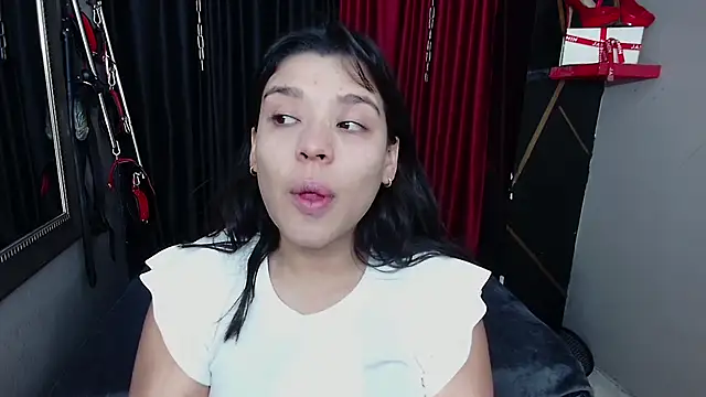 AvaLusty online show from February 10, 7:28 pm