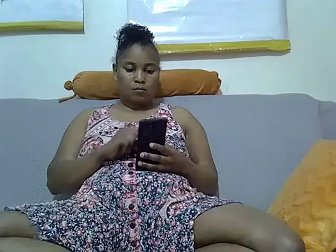 Snapshot of browndolly12 chatting on October 14, 4:13 am browndolly12 online show from October 14, 4:13 am
