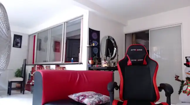 damiam fiery online show from December 4, 7:23 pm