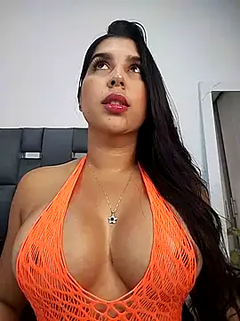 NiaSoler online show from November 6, 9:48 pm