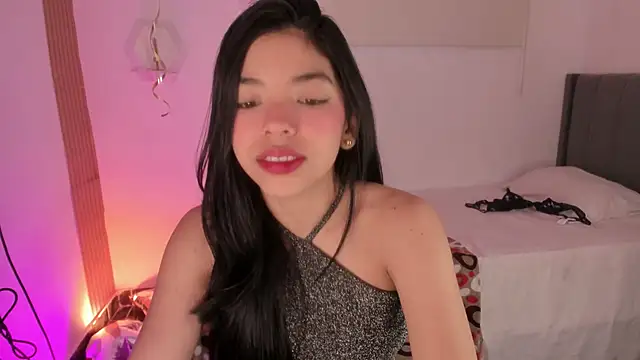 Snapshot of meganrossee69 chatting on May 25, 2:45 pm meganrossee69 online show from May 25, 2:45 pm