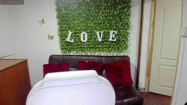 Enma  clark online show from January 25, 8:00 pm