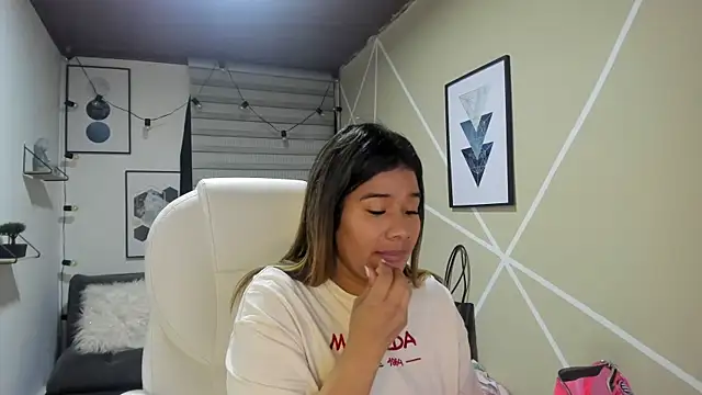 Enma  clark online show from September 21, 4:25 am