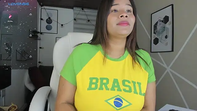 Snapshot of Enma__clark chatting on February 15, 8:13 am Enma clark online show from February 15, 8:13 am